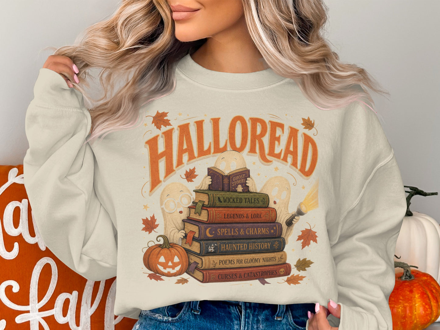 Crewneck sweatshirt with "Halloread" text, stacked books, and ghosts.
