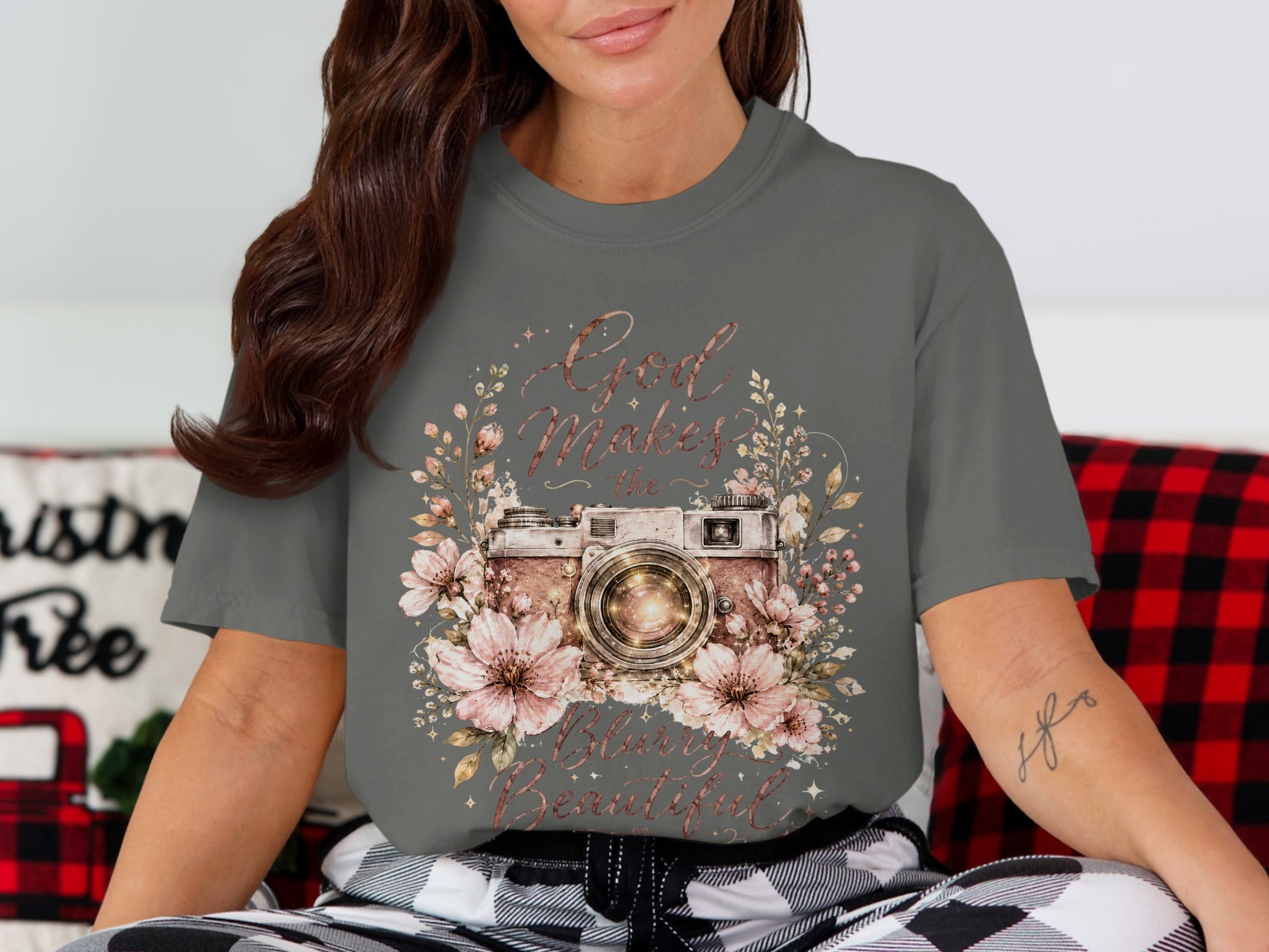 Grey t-shirt with a vintage camera surrounded by flowers and the text "God Makes the Blurry Beautiful."