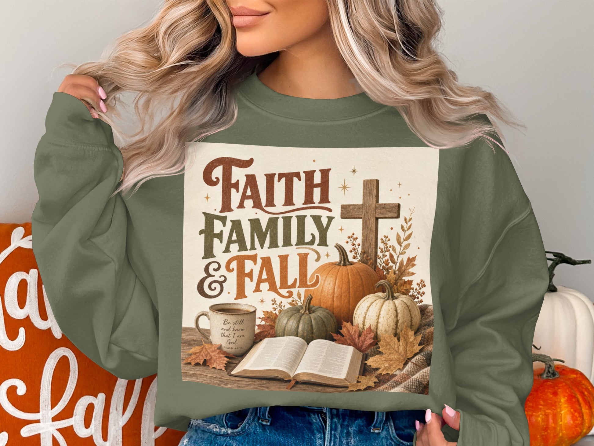 Crewneck sweatshirt with "Faith Family & Fall" text and autumn motifs.