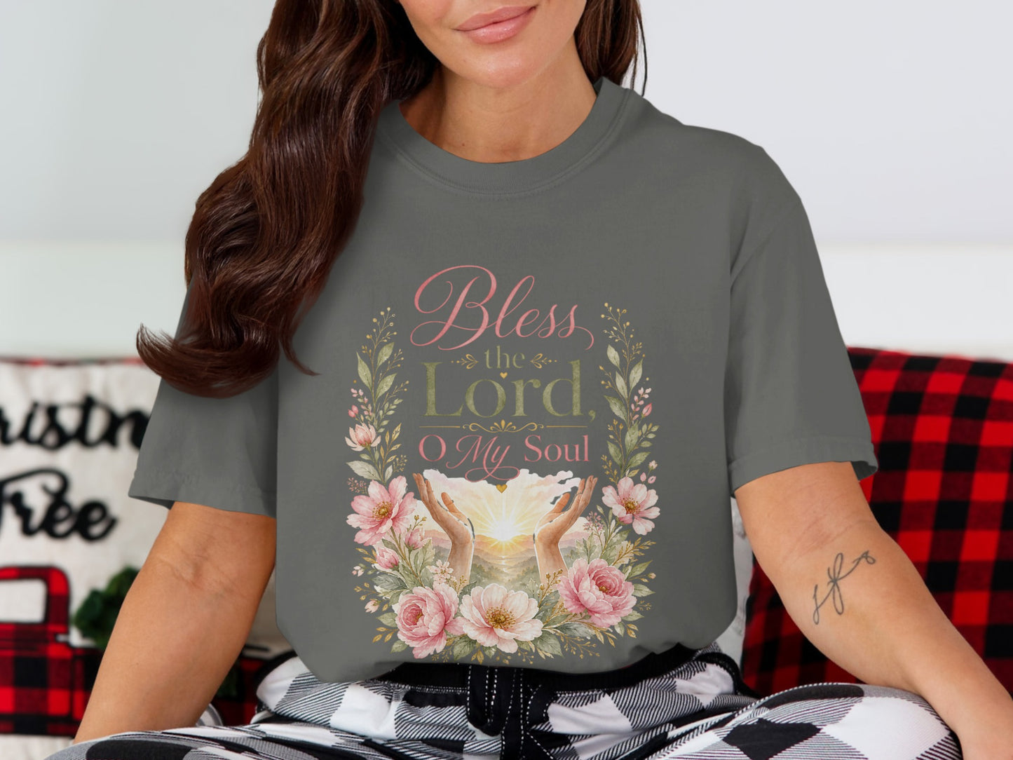Gray t-shirt with floral wreath and text "Bless the Lord, O My Soul".